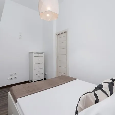 3 Bedroom Apartment - Rynek Podgorski 15 Krakow Exterior photo