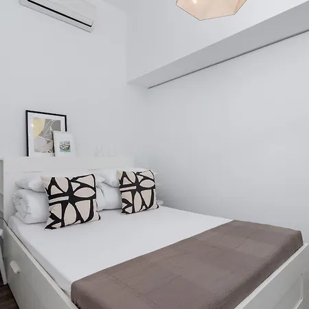 3 Bedroom Apartment - Rynek Podgorski 15 Krakow Exterior photo